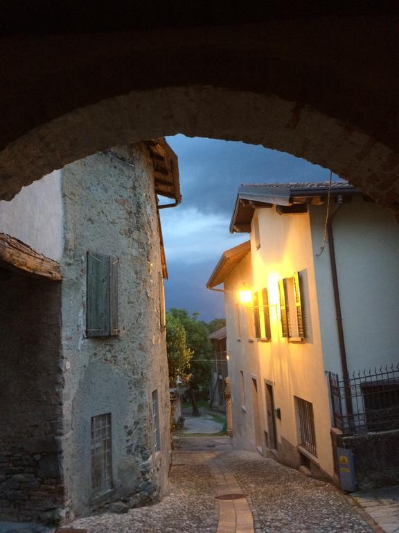 B&B Il Portico Del Conte Bosisio Parini Kültér fotó